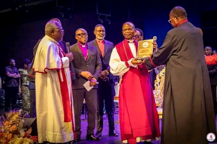 Investiture de l'archevêque président